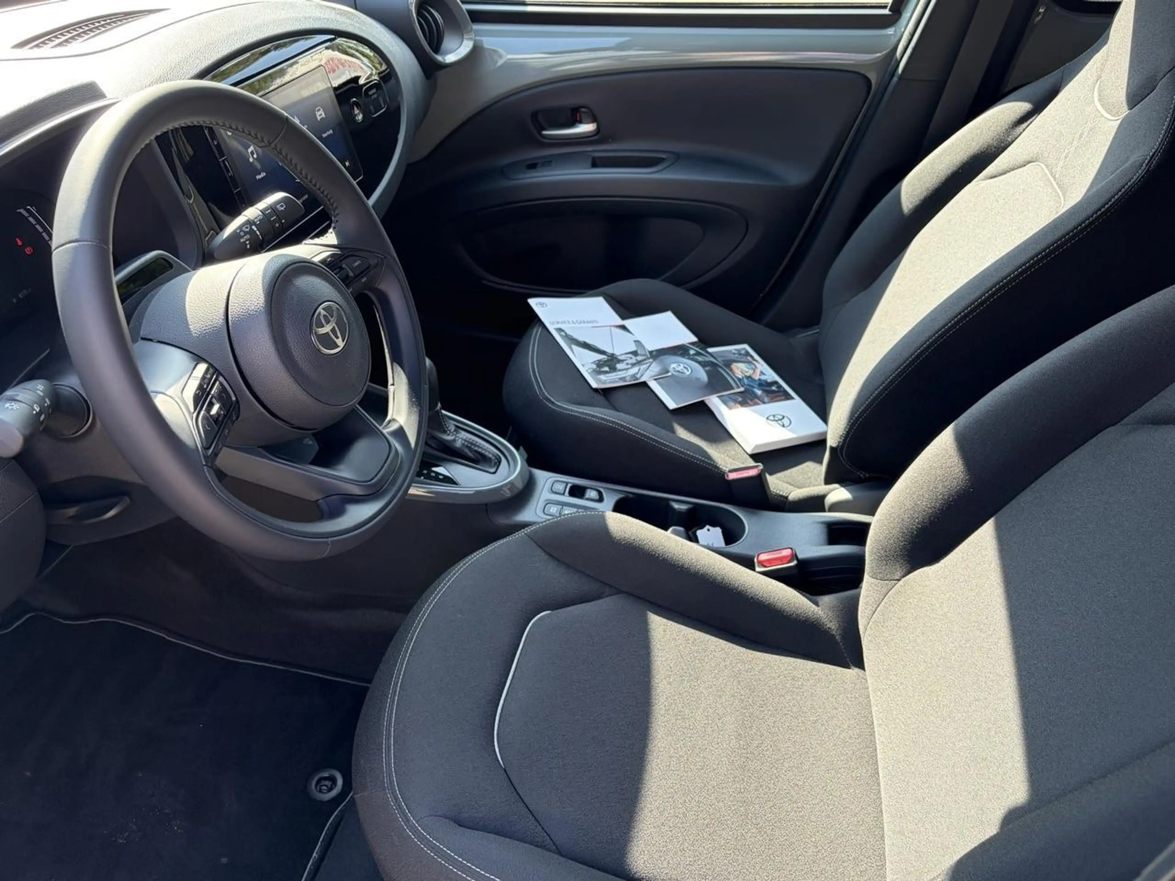 Toyota Aygo X 1.5 Hybrid 115 Pulse + Smart Pack A/T — photo 13