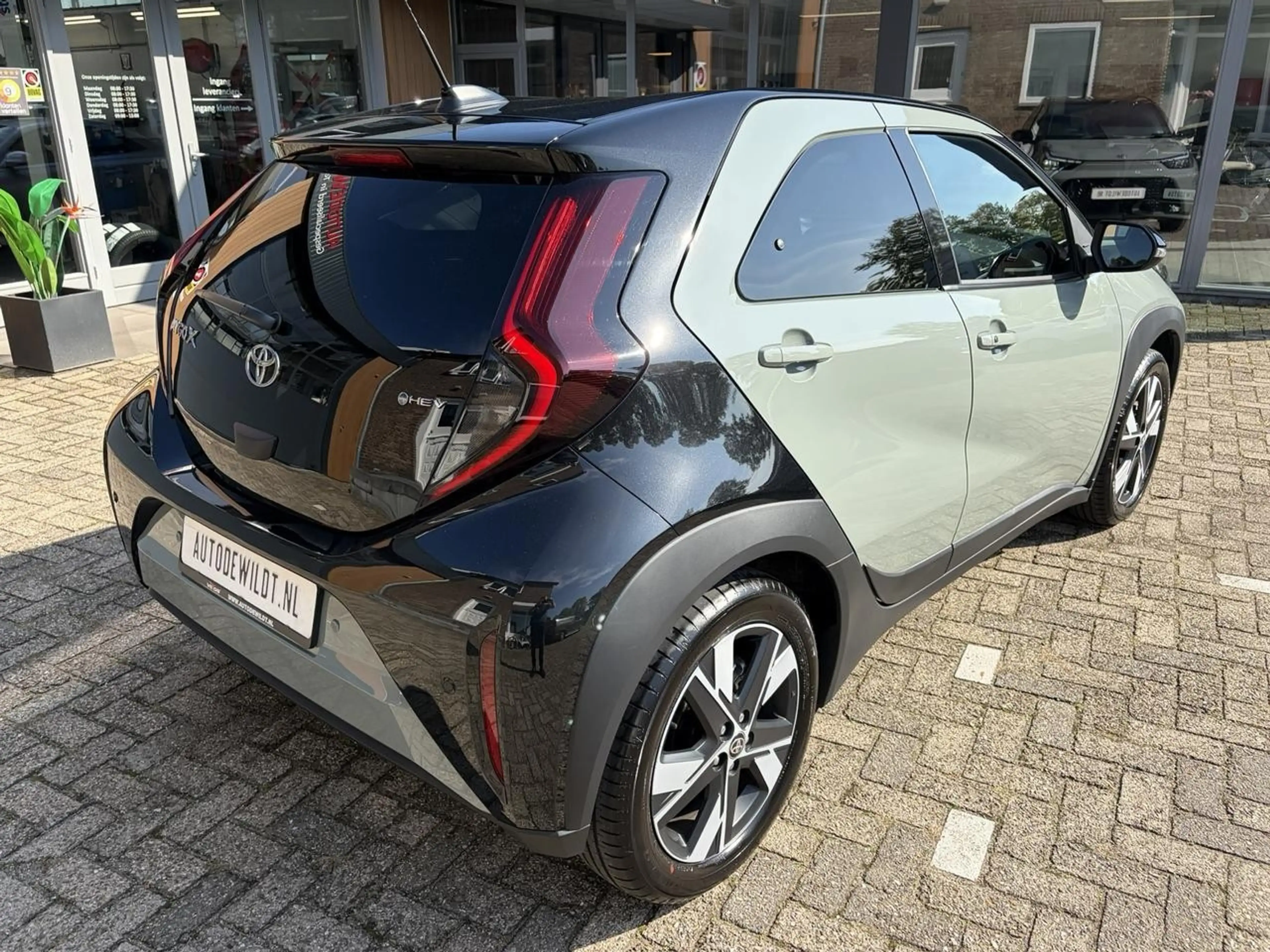 Toyota Aygo X 1.5 Hybrid 115 Pulse + Smart Pack A/T — photo 4