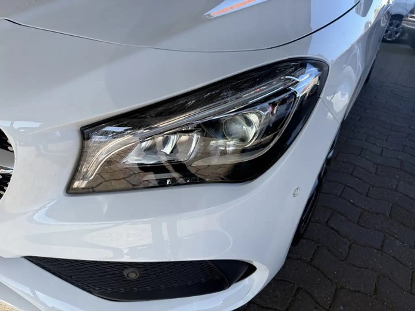 Mercedes-Benz CLA 250 4-Matic AMG Panorama Vollausstattung !! Blanc - 2