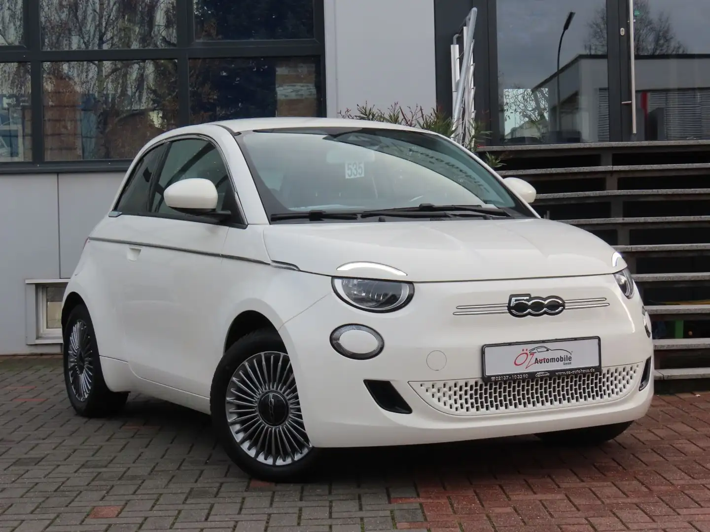 Fiat 500e 42 kWh Klimaauto. Navigation CarPlay Weiß - 1