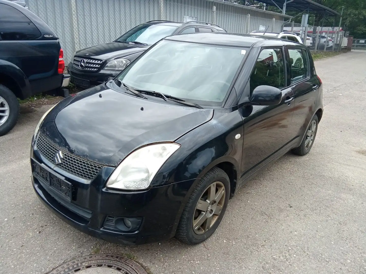 Suzuki Swift Lim. Snow 4 wd Schwarz - 1