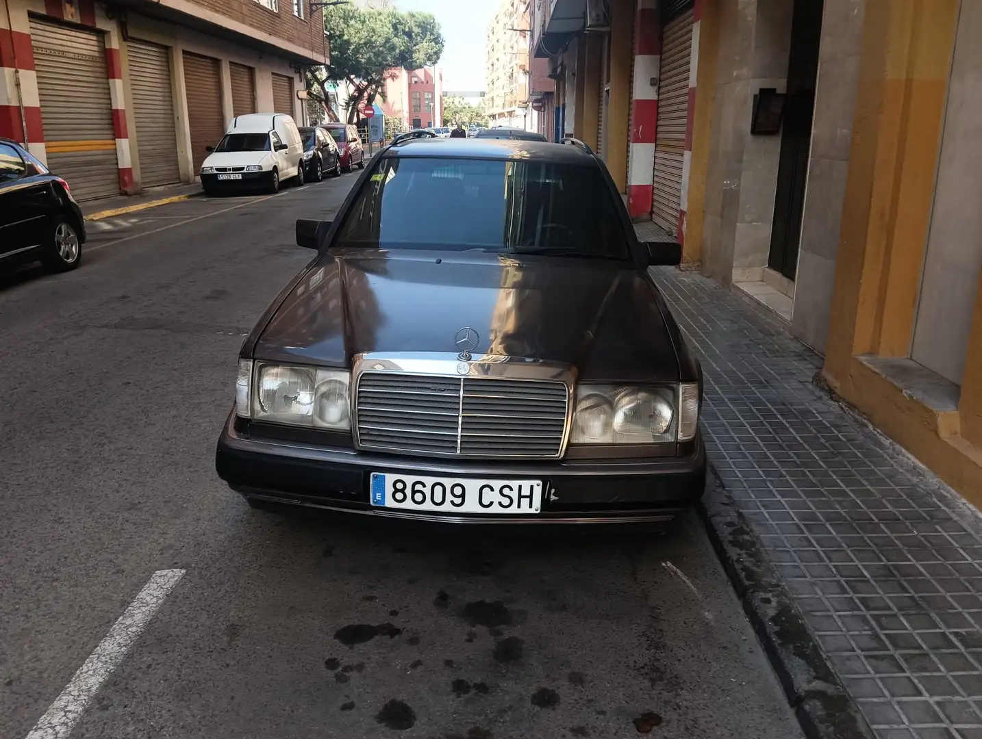 Mercedes-Benz E 300 RANCHERA Marrón - 1