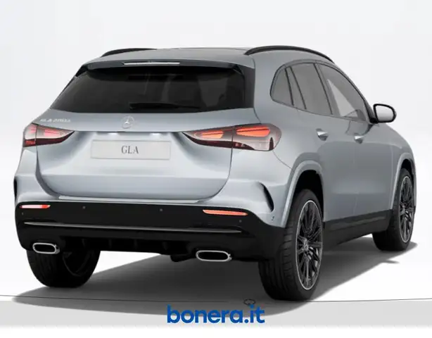 Mercedes-Benz Gla view 3