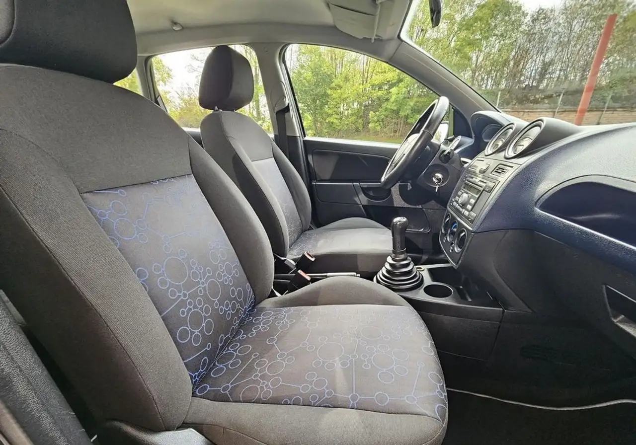 Ford Fiesta 5 portes — photo 17