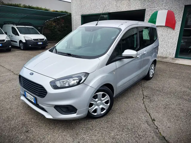 Ford Tourneo Courier 1.5 TDCI 100 CV PLUS 5 POSTI AUTOVETTURA *PROMO*