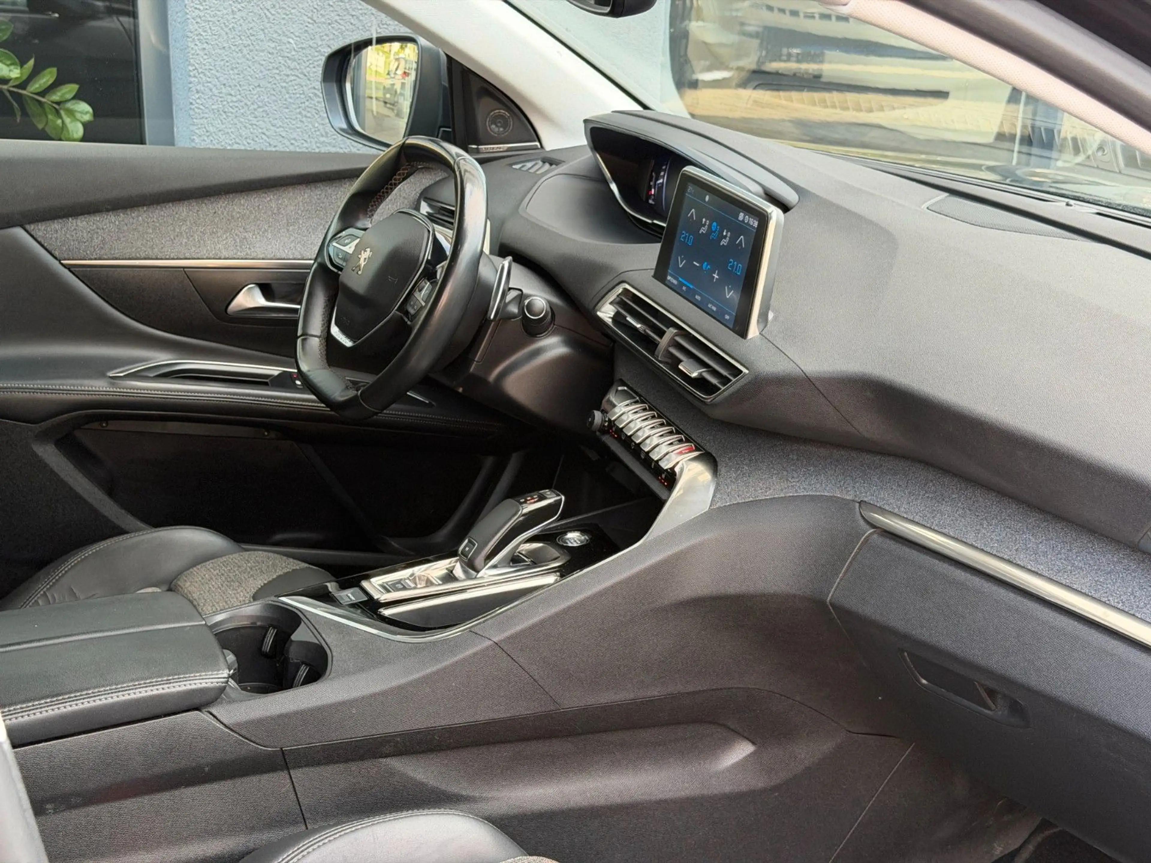 Peugeot 5008 Allure / Massagesitze / 7 -Sitzer — photo 9