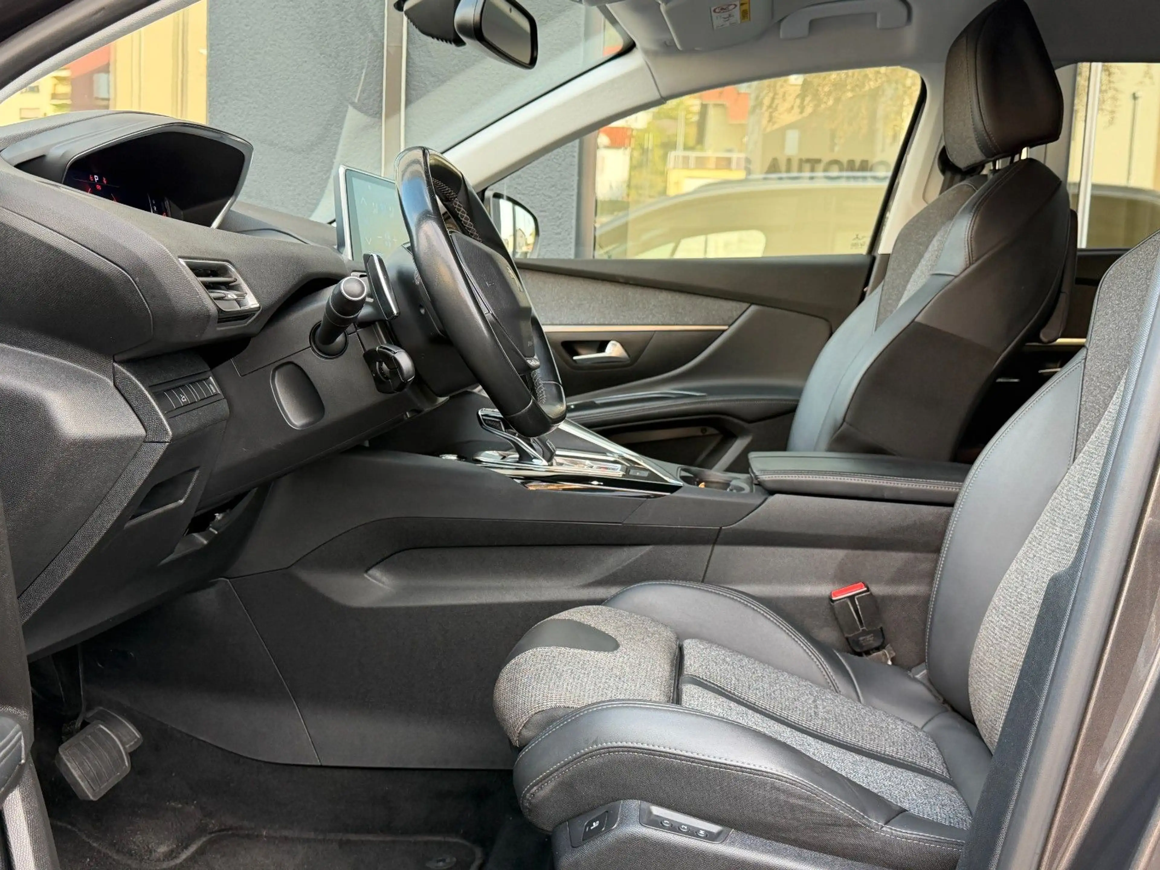 Peugeot 5008 Allure / Massagesitze / 7 -Sitzer — photo 10