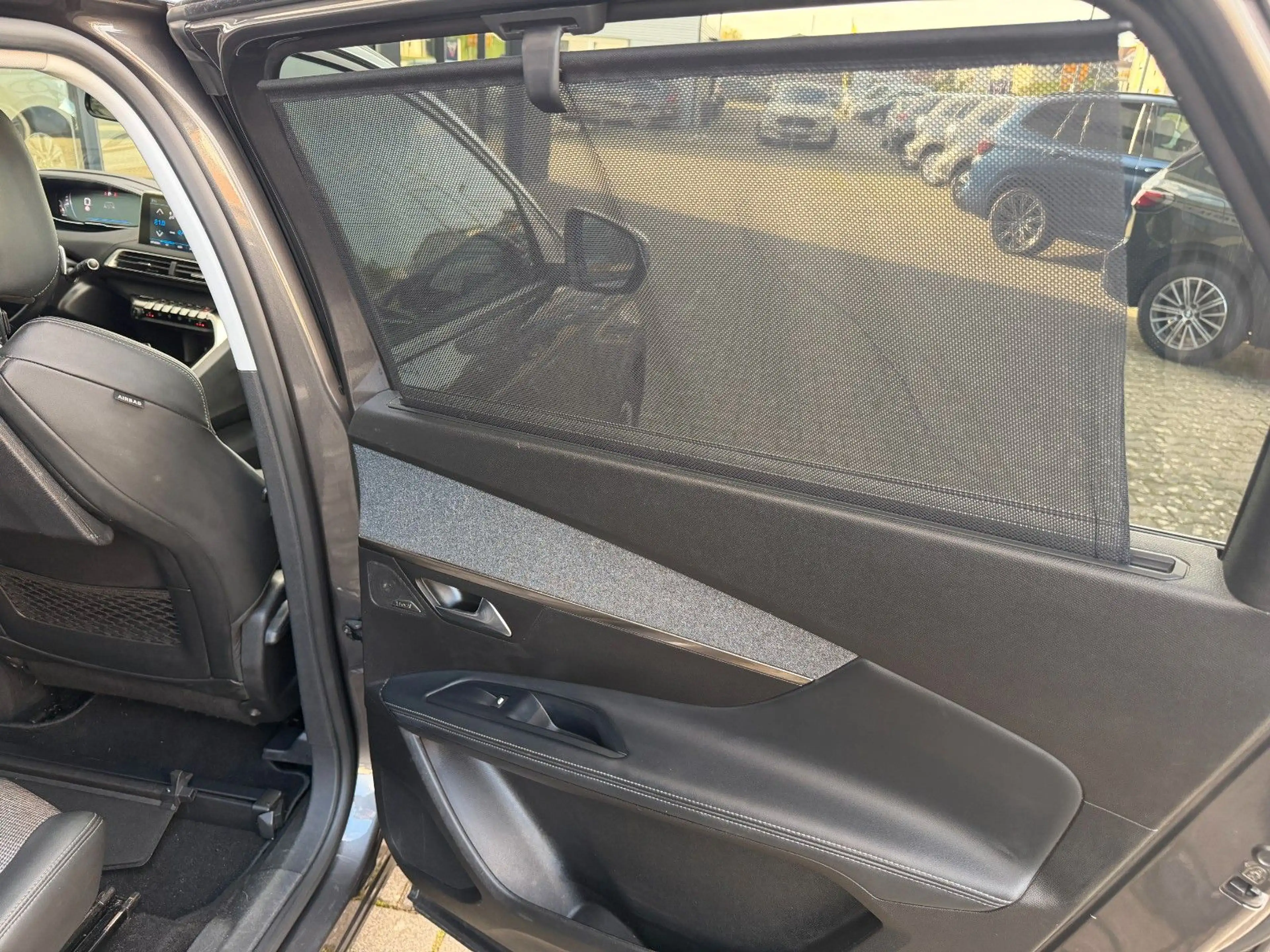 Peugeot 5008 Allure / Massagesitze / 7 -Sitzer — photo 15