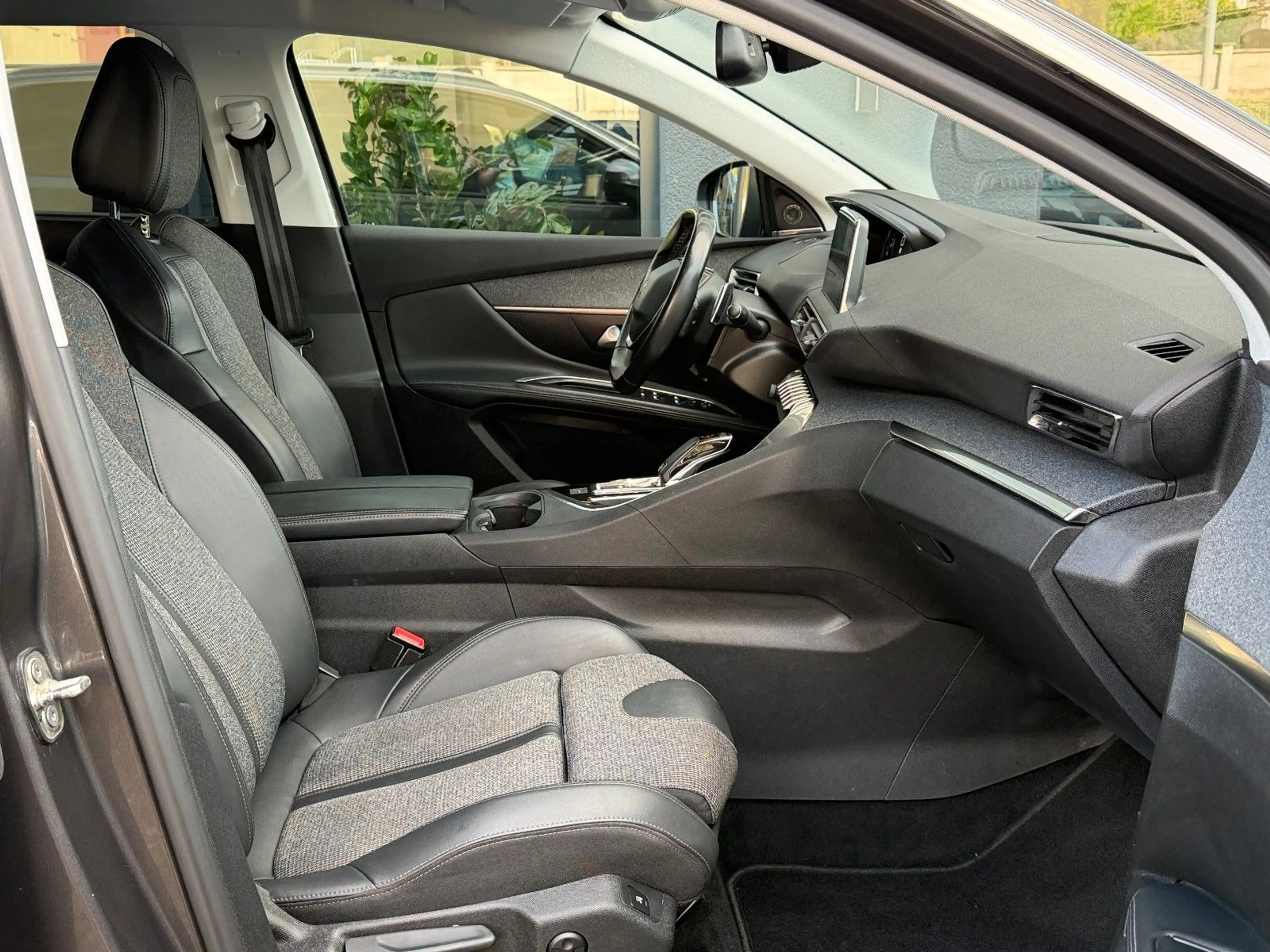 Peugeot 5008 Allure / Massagesitze / 7 -Sitzer — photo 12