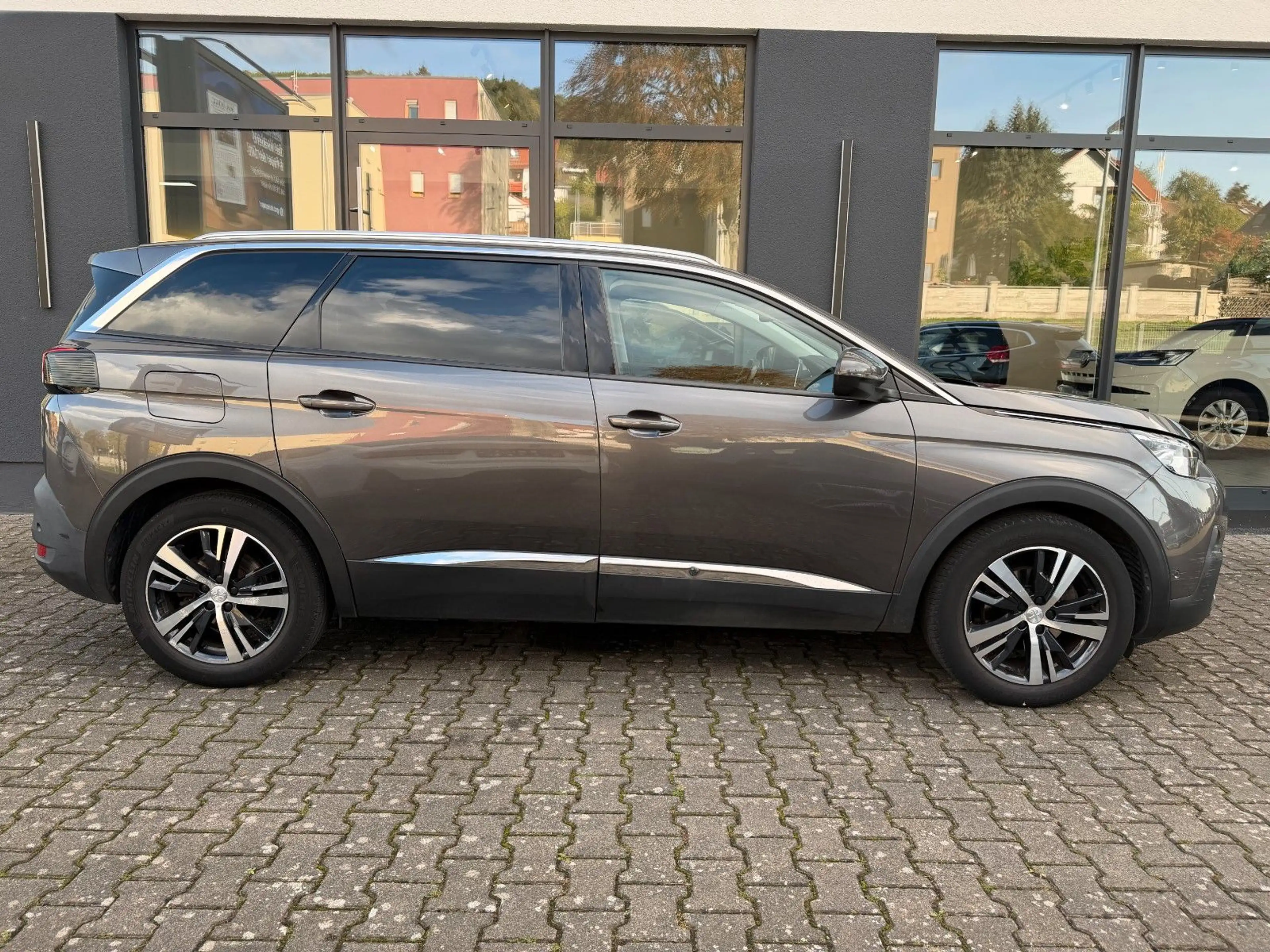 Peugeot 5008 Allure / Massagesitze / 7 -Sitzer — photo 5