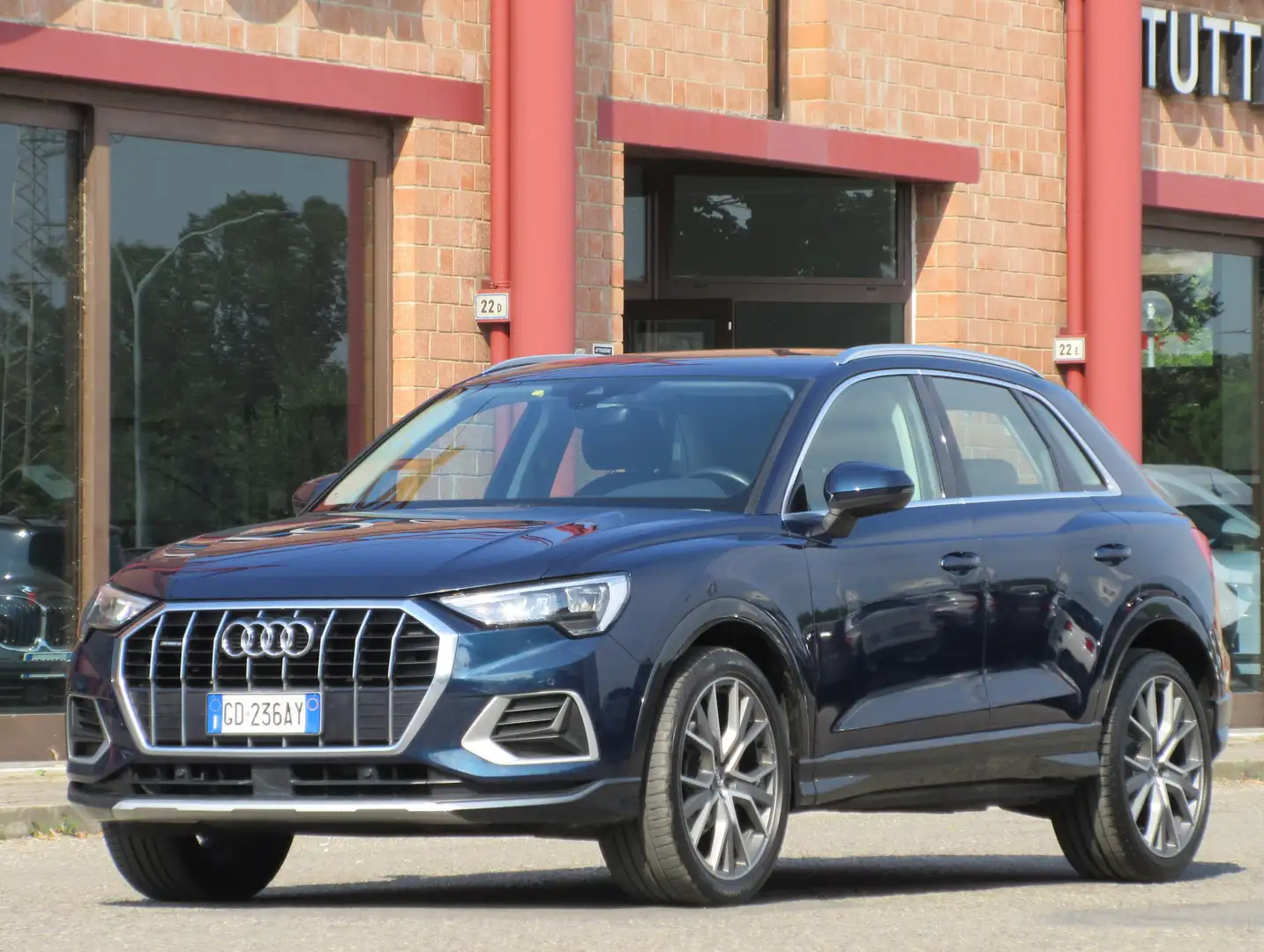 Audi Q3 35 2.0 tdi Business Advanced quattro s-tronic Bleu - 1