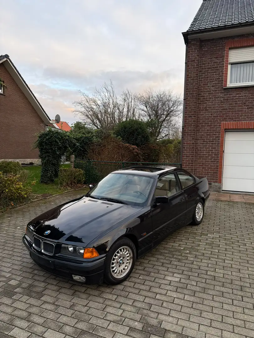BMW 318 318is Coupe Czarny - 2