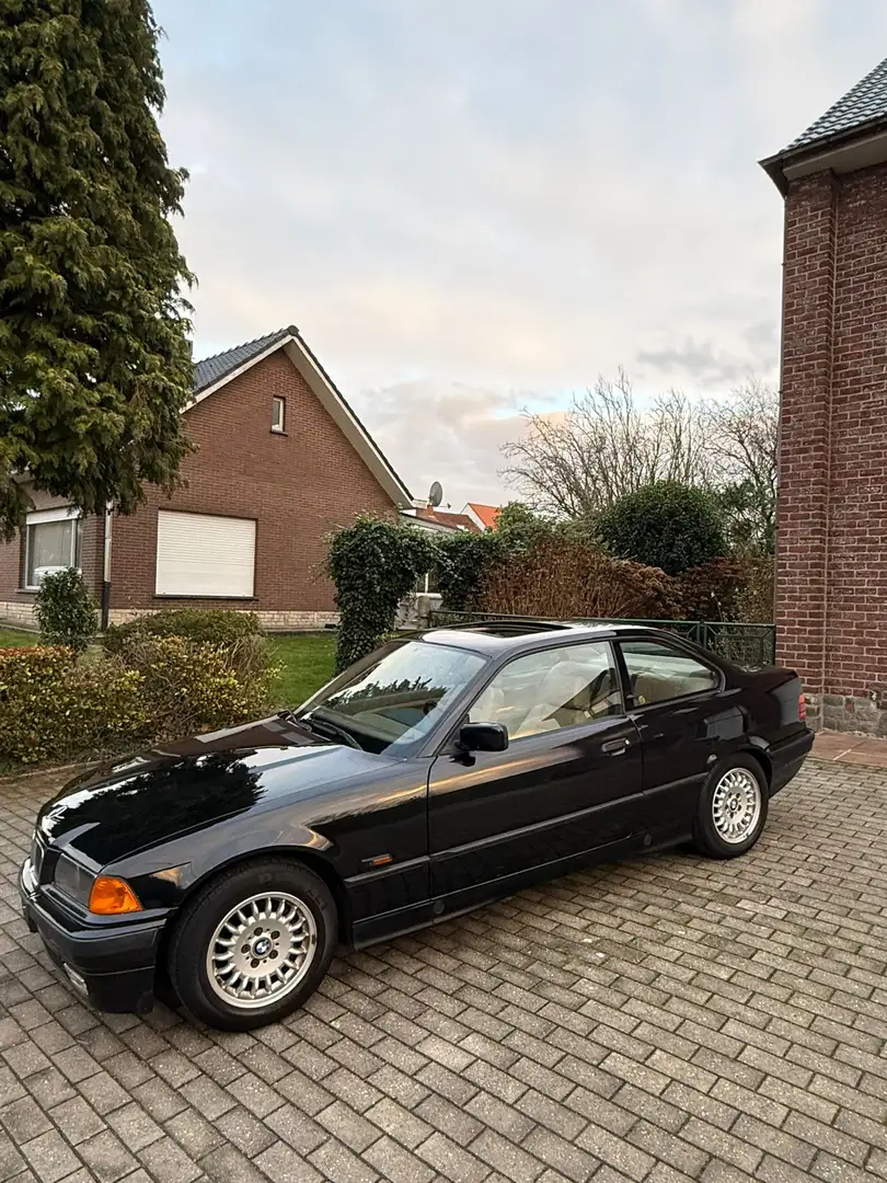 BMW 318 318is Coupe Czarny - 1