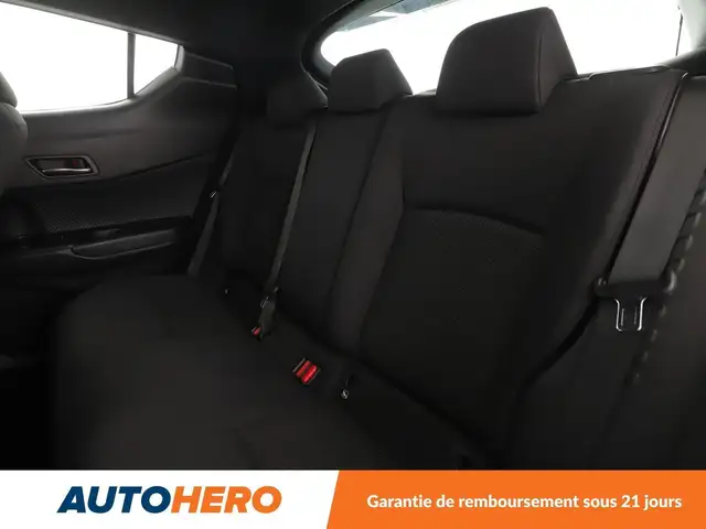 Toyota C-HR view 14