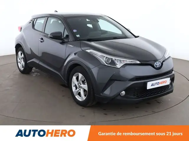 Toyota C-HR view 8