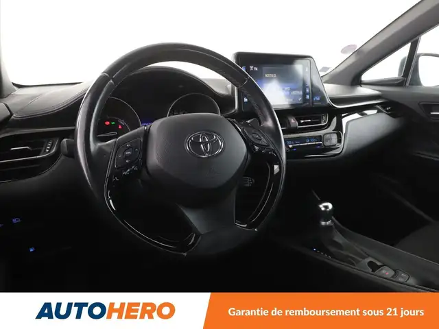 Toyota C-HR view 11