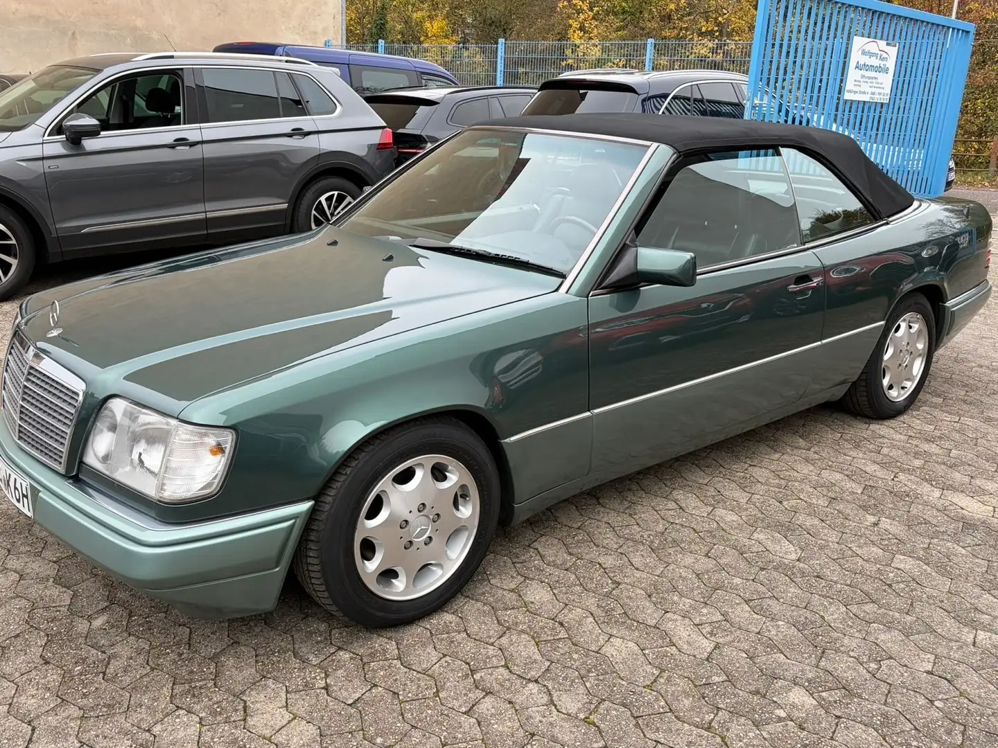 Mercedes-Benz E 320 W124 Cabrio Top Zustand 2+ H-Kennzeichen Verde - 1