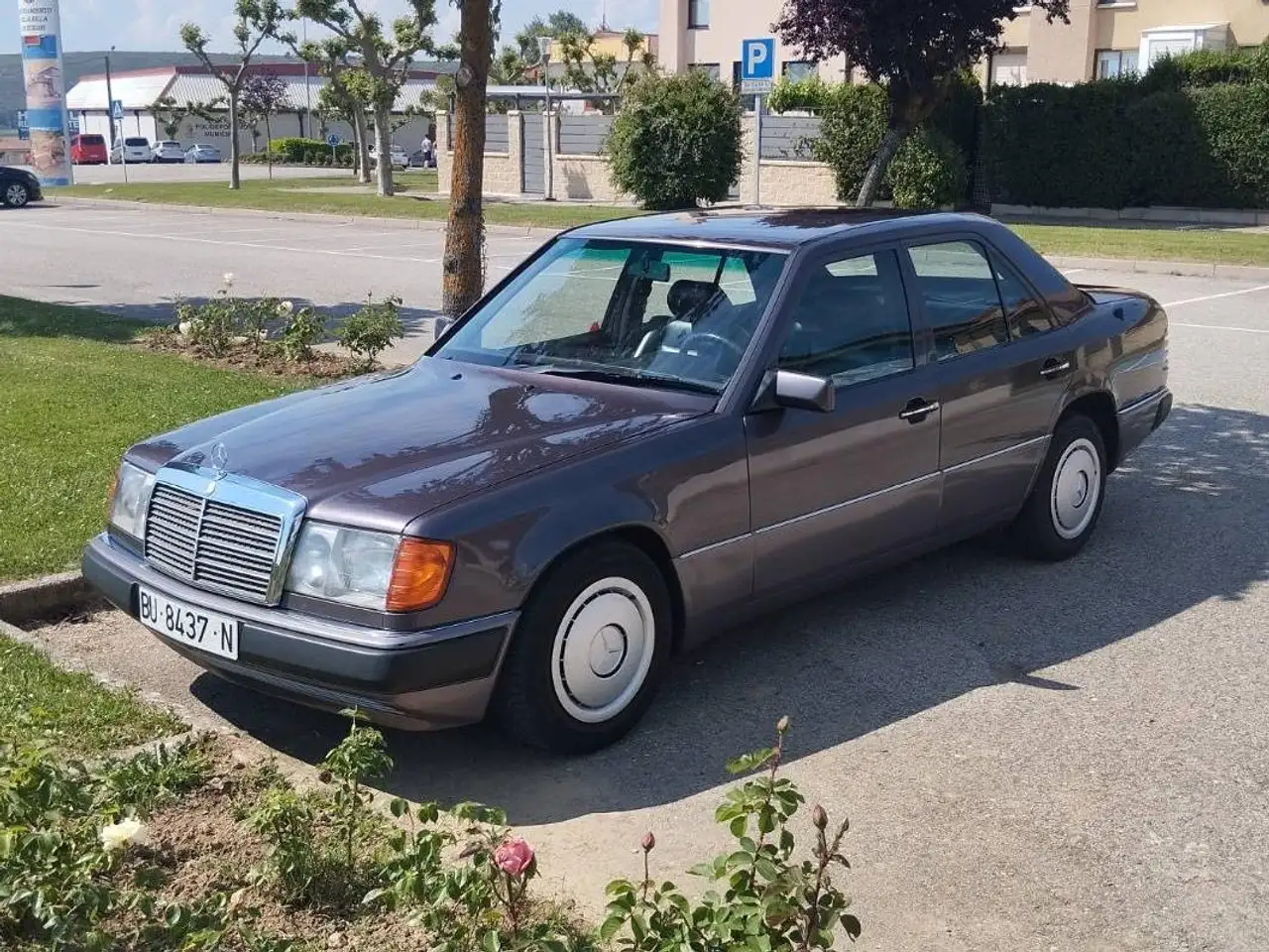 Mercedes-Benz 230TE, foto 1