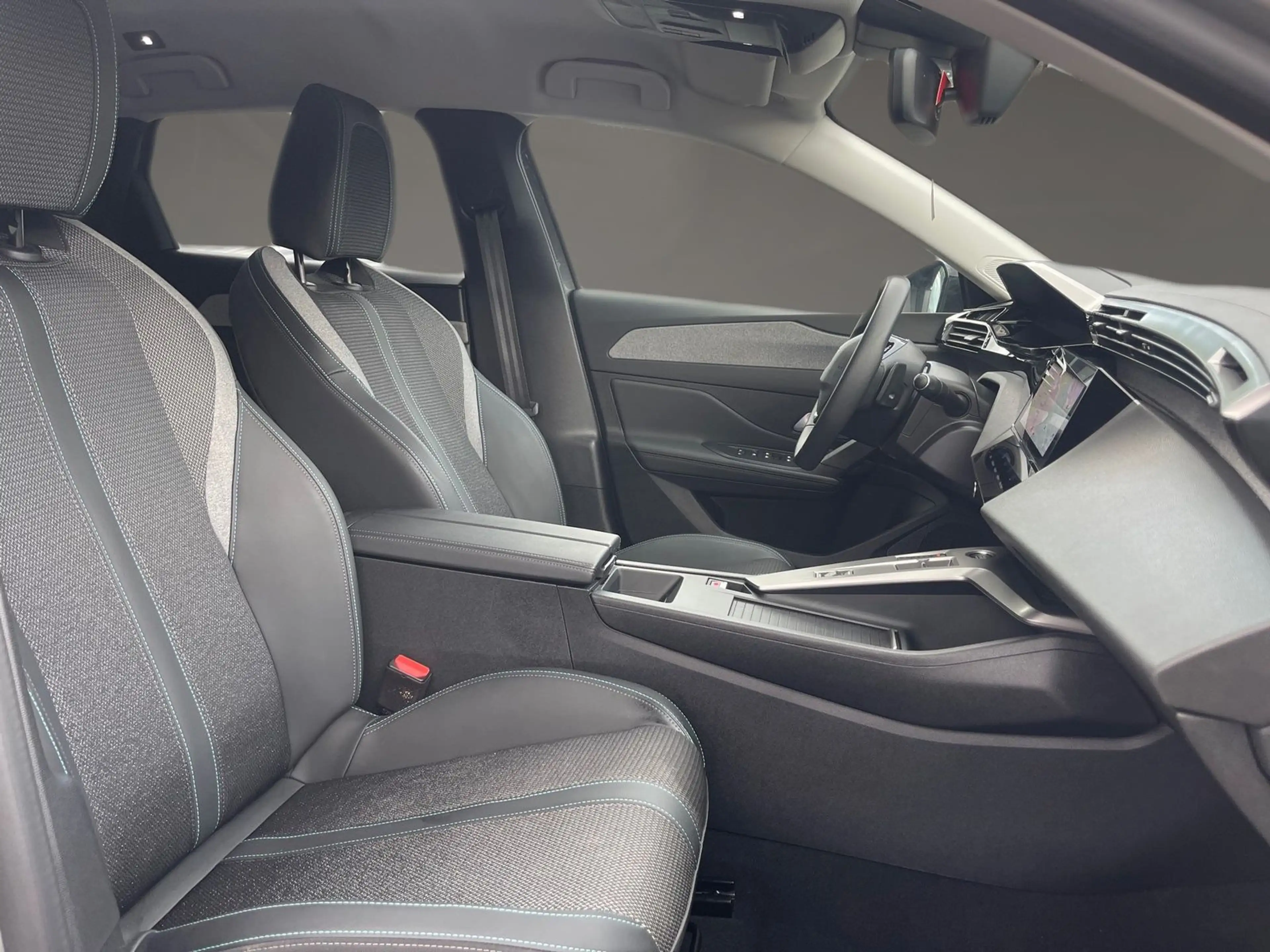 Peugeot 308 Hybrid 136 Allure Kamera Navi AppleCaPlay — photo 11