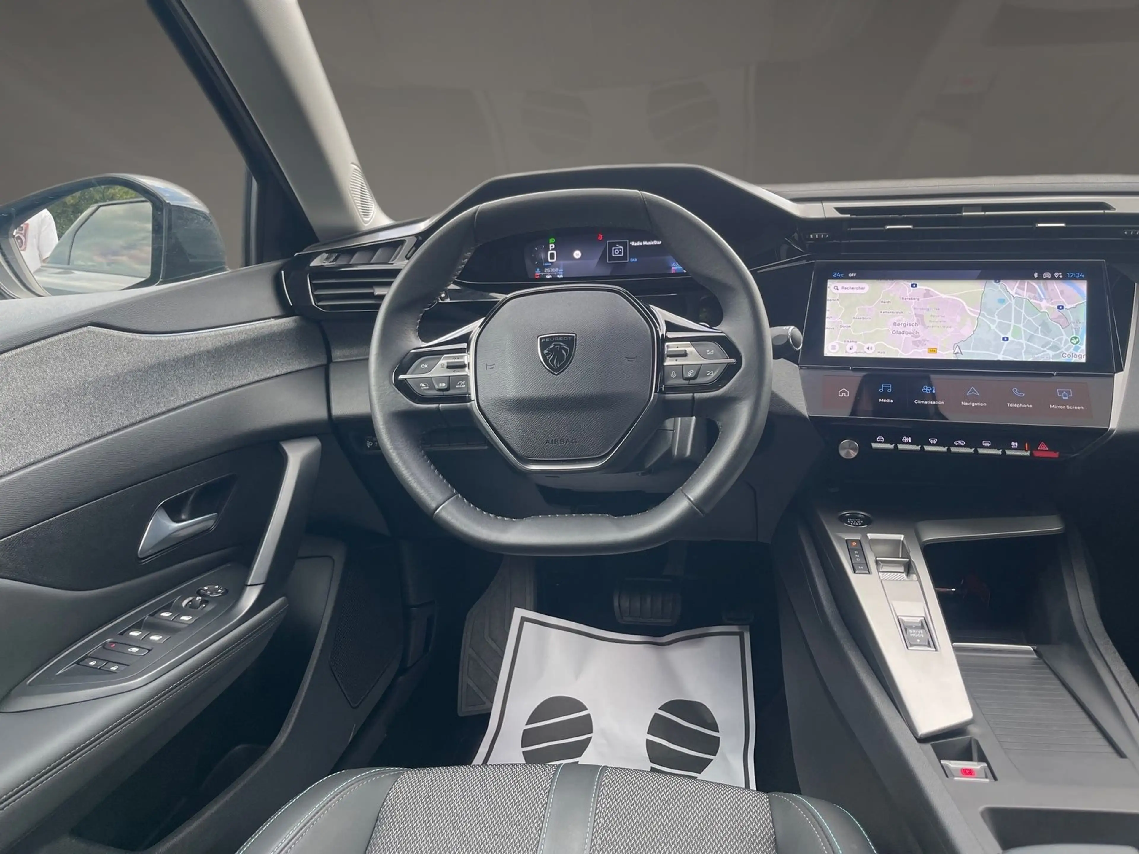 Peugeot 308 Hybrid 136 Allure Kamera Navi AppleCaPlay — photo 10