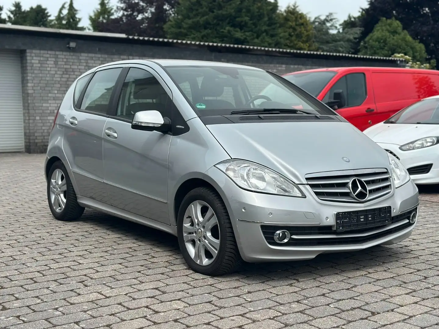 Mercedes-Benz A 150 Klima*Sitzheizung*Bluetooth*Park-Assist* Серебристый - 1