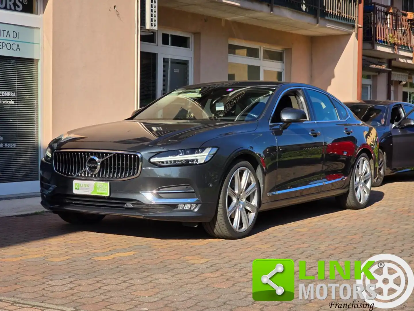 Volvo S90 D4 190 CV Geartronic Inscription R-Design Grigio - 1