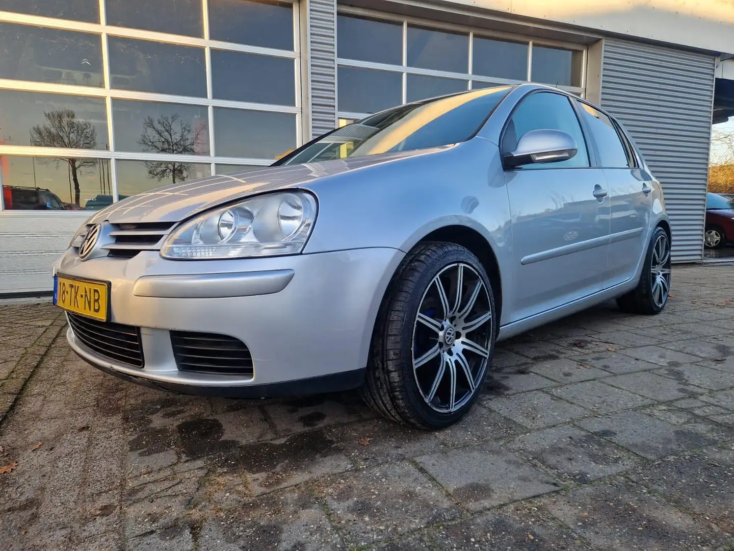 Volkswagen Golf 1.6 FSI Optive Grau - 1