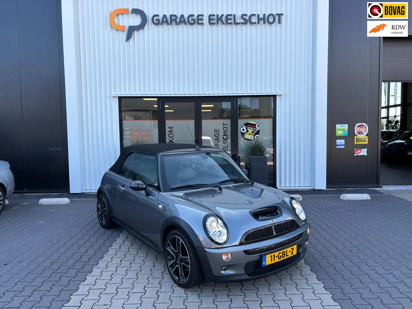 MINI Cooper S Cabrio Mini 1.6 / Airco / Stoelverwarming / Cruise Contro Grijs - 1