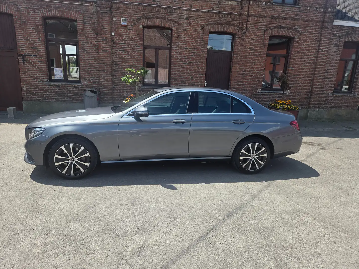 Mercedes-Benz E 300 E 300 e PHEV Business Solution Gris - 1