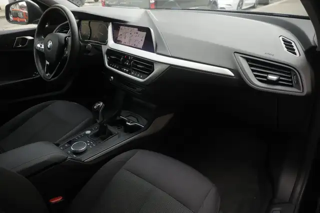 BMW 1 Series view 9
