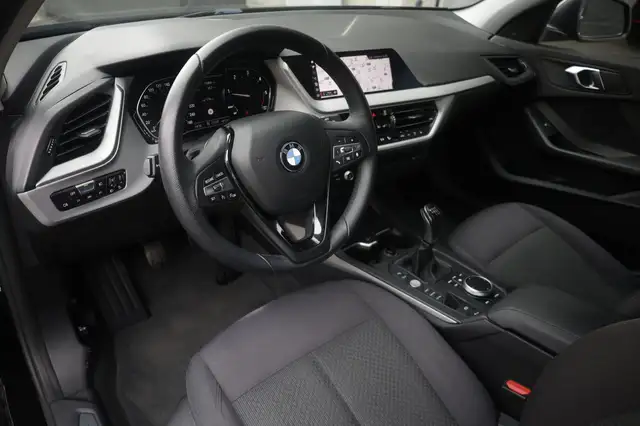BMW 1 Series view 15