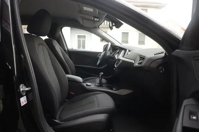 BMW 1 Series view 11