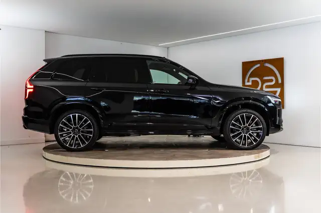 Volvo XC90 view 6