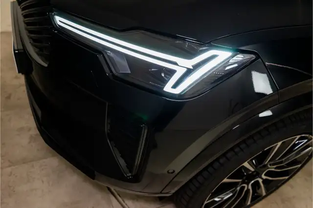Volvo XC90 view 12