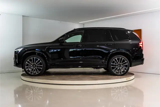 Volvo XC90 view 2