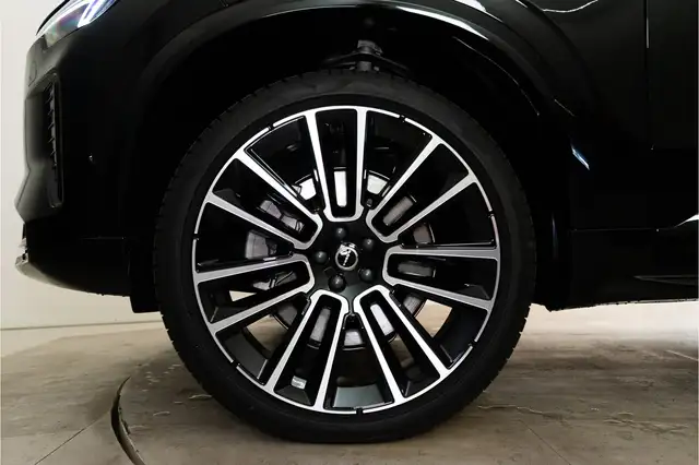 Volvo XC90 view 15