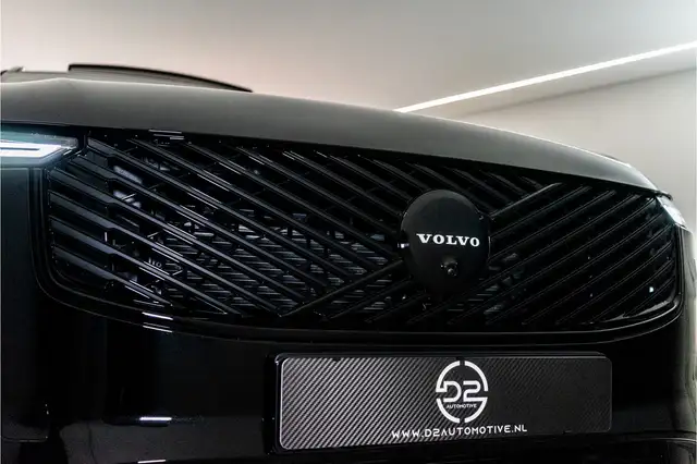 Volvo XC90 view 10