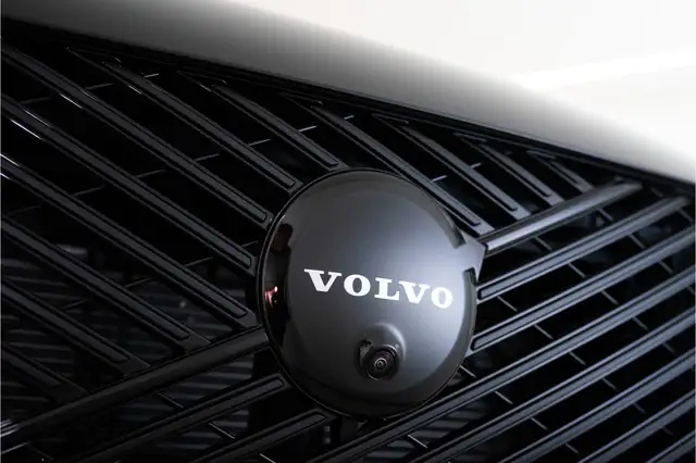 Volvo XC90 view 11