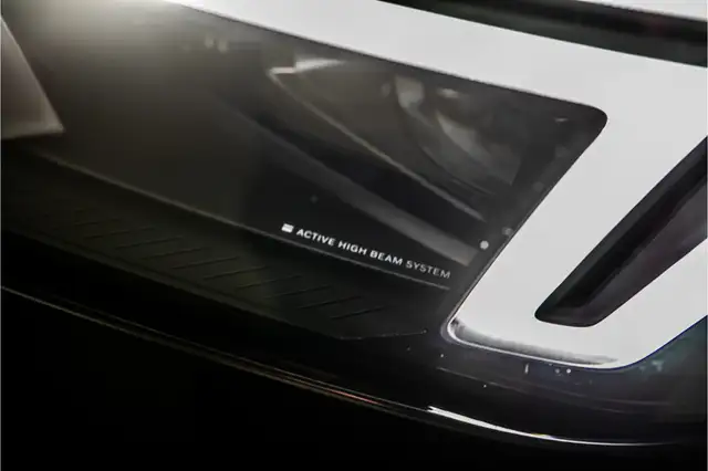 Volvo XC90 view 13