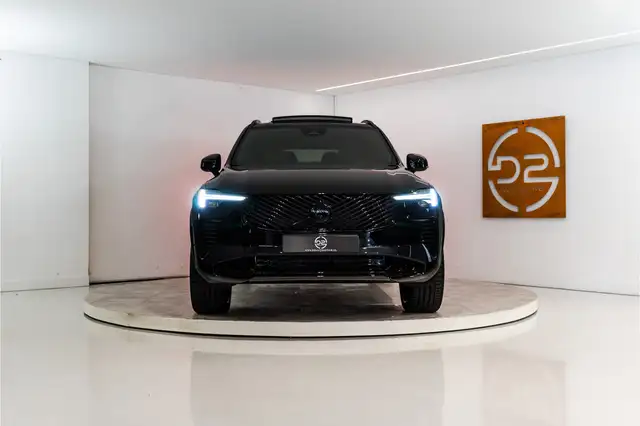 Volvo XC90 view 8