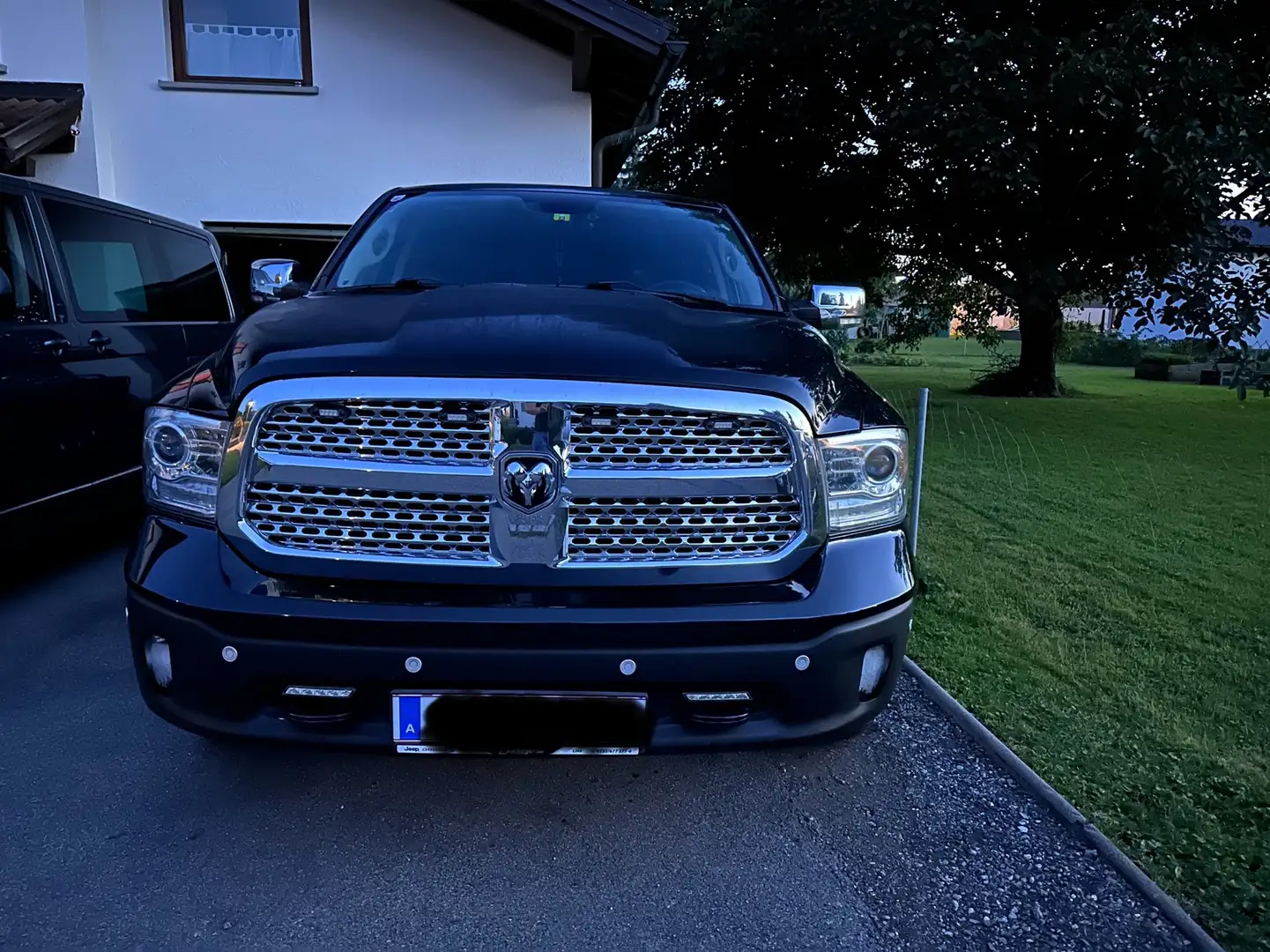 RAM 1500 Laramie CrewCab Longbed Schwarz - 1