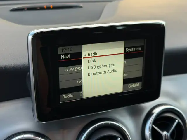 Mercedes-Benz Cla view 13