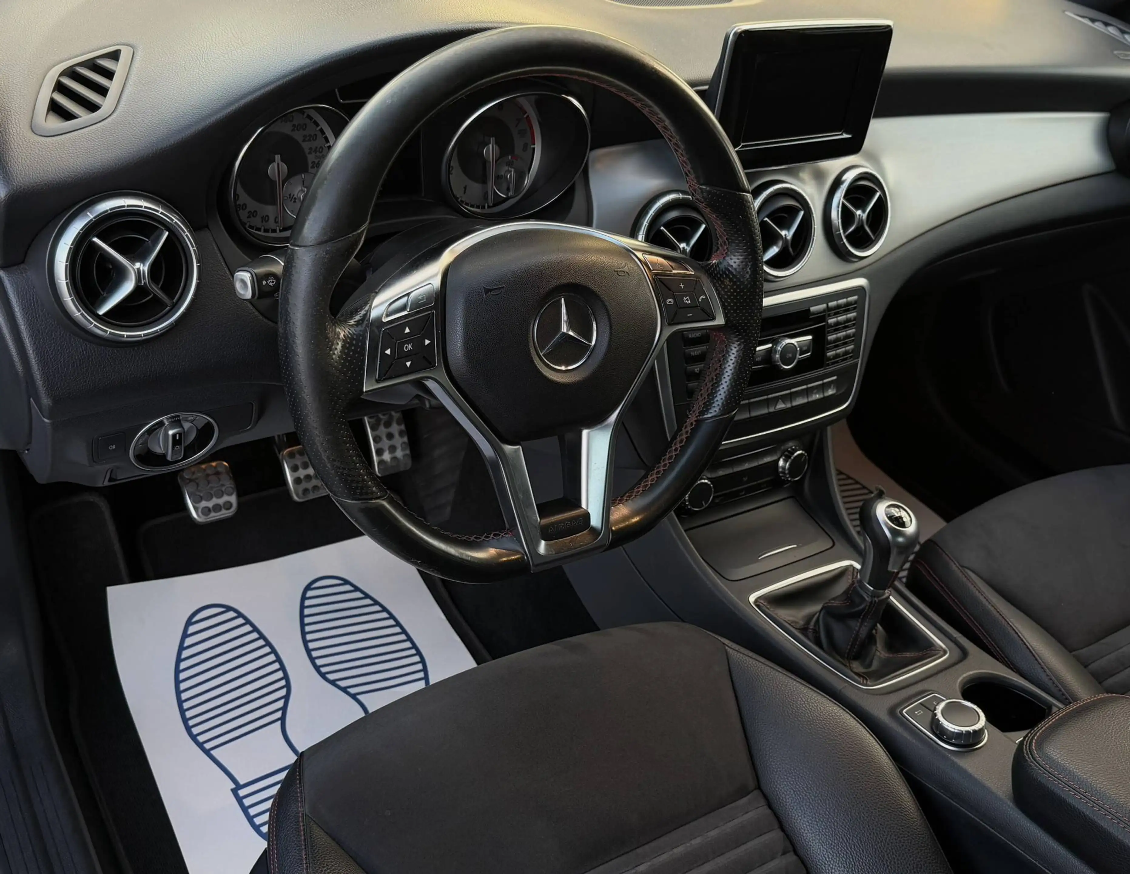 Mercedes-Benz CLA 180 Benzine AMG line Led Alcantara Zetelverw. Garantie! — photo 5
