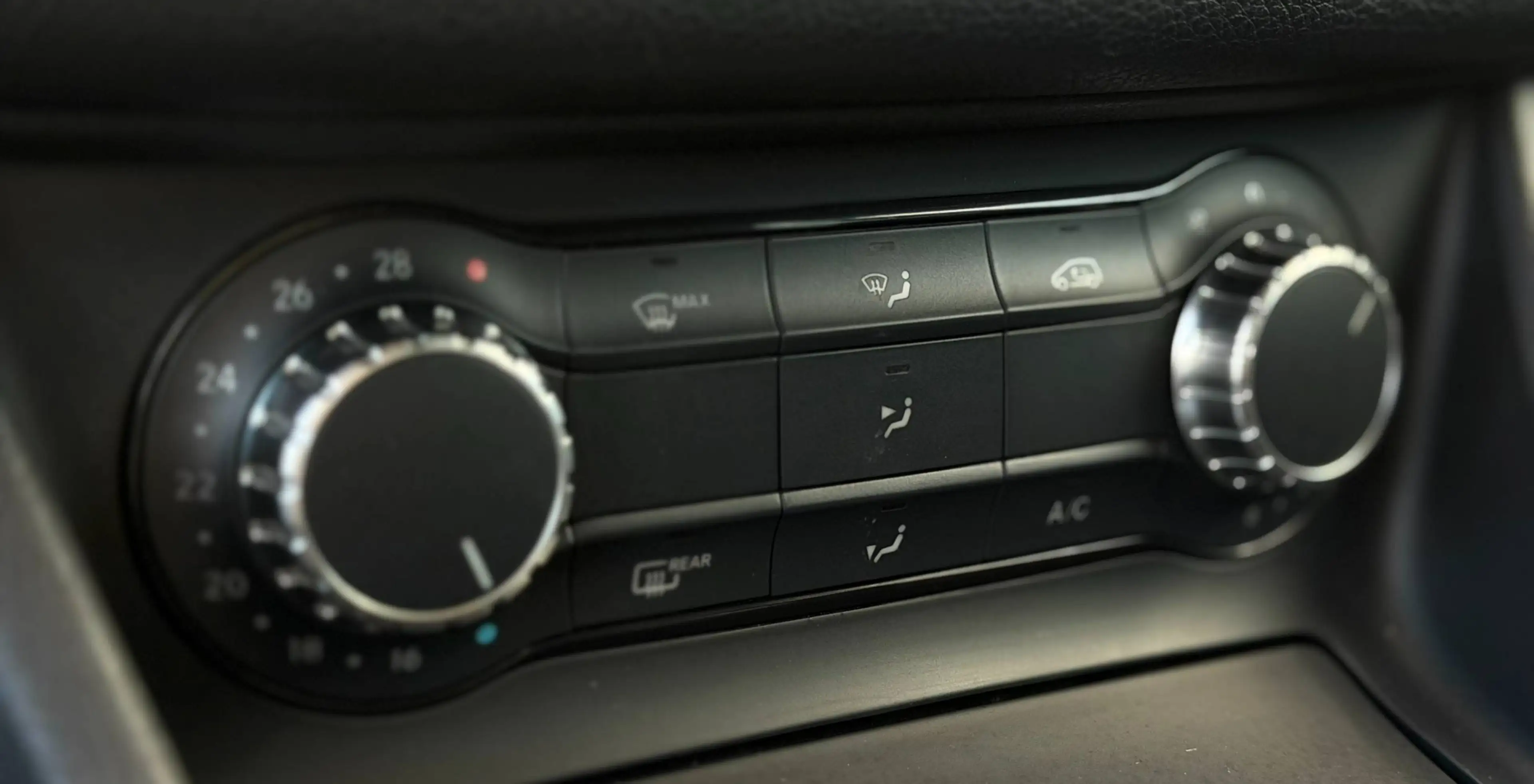Mercedes-Benz CLA 180 Benzine AMG line Led Alcantara Zetelverw. Garantie! — photo 10