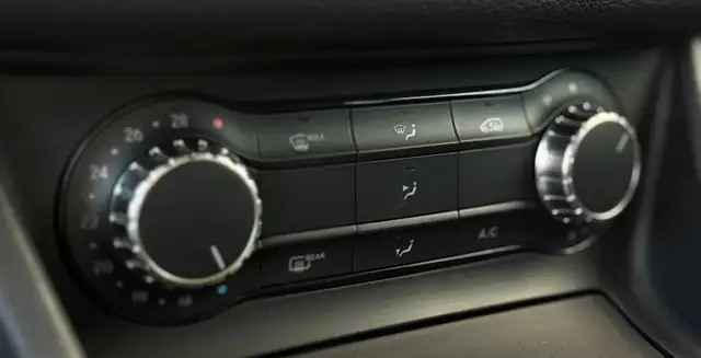 Mercedes-Benz Cla view 10