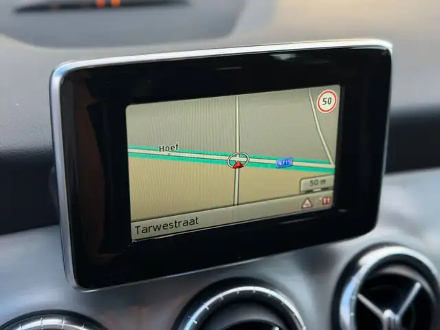 Mercedes-Benz Cla view 12