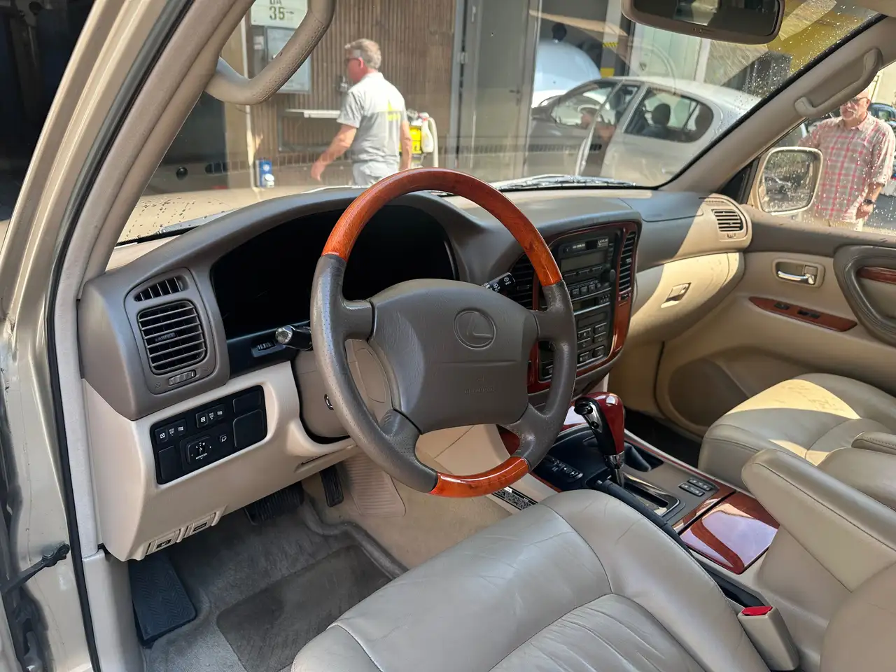 Lexus LX 470 SUV, foto 2