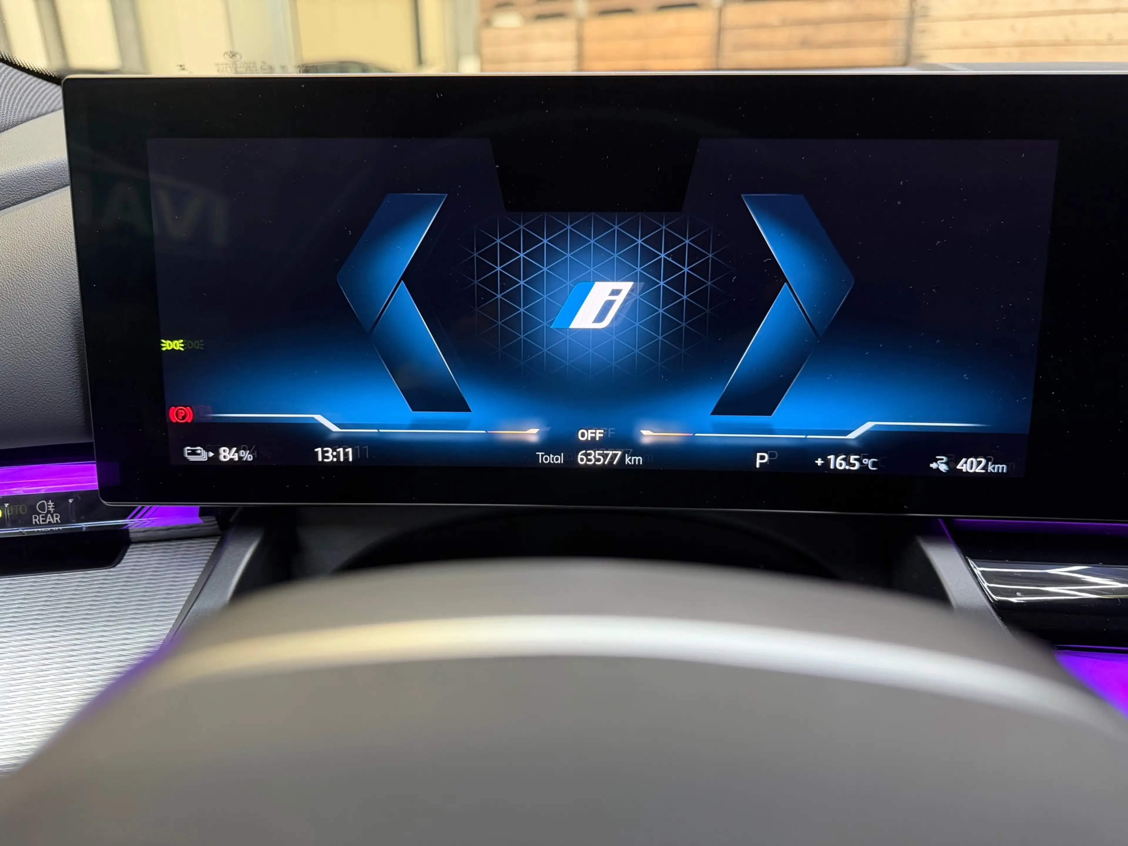 BMW i5 EDrive40 84 kWh Pro B&W M-Sport Pano iconic grill — photo 15