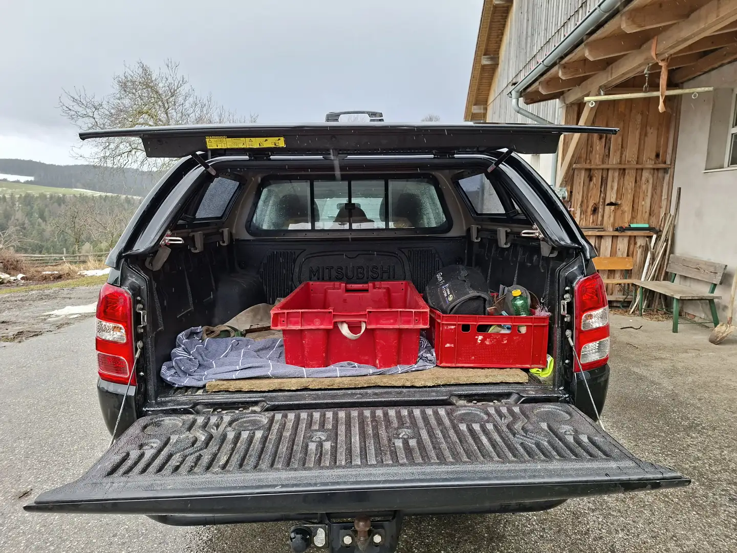 Mitsubishi L200 Schwarz - 1