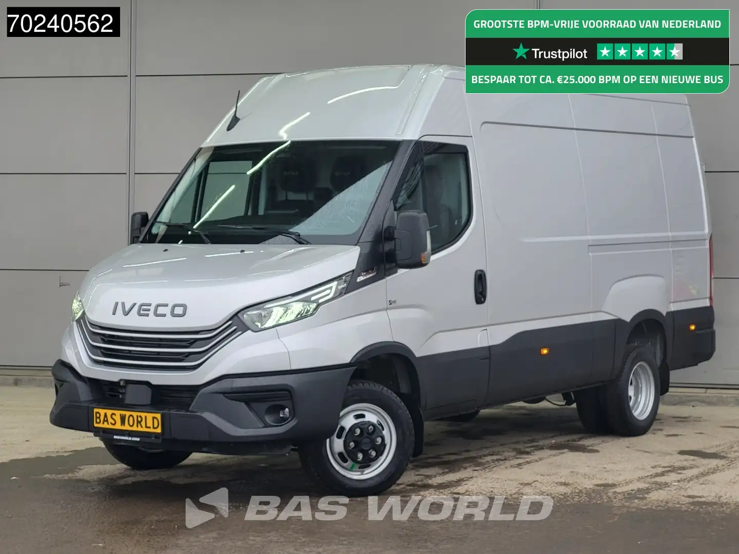 Iveco Daily 35C18 180PK Automaat Dubbellucht L2H2 ACC Navi Cam Stříbrná - 1